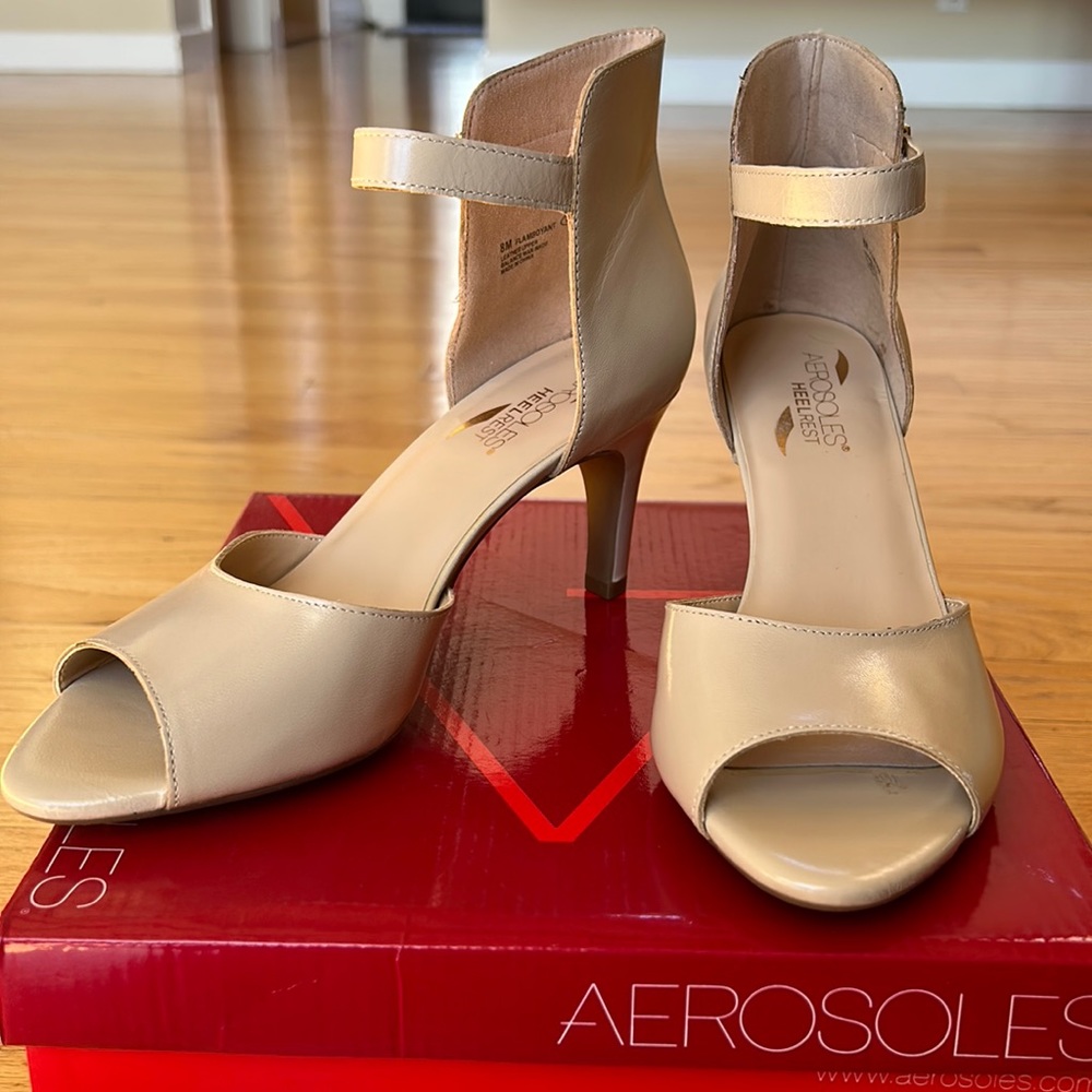 Aerosoles Flamboyant Bone Leather Dress Shoe. Sz 8